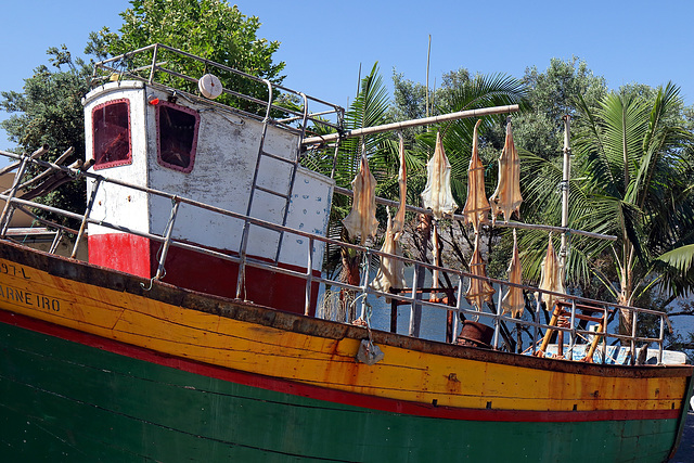 Câmara de Lobos - Altes Fischerboot mit Trockenfisch