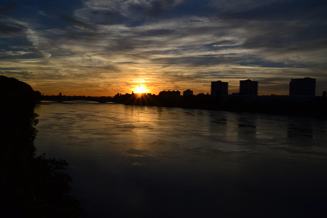 Crepúsculo solar sobre Nantes