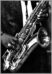 ... sax...!