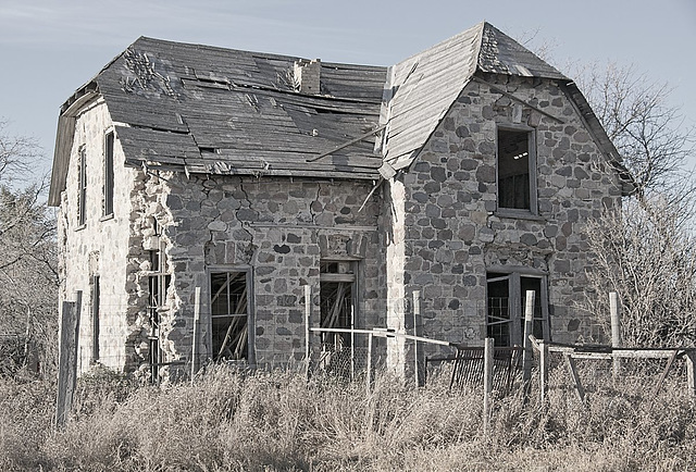 fieldstone grandeur partial B&W