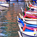 I colori di Camogli riflessi nell'acqua del porto
