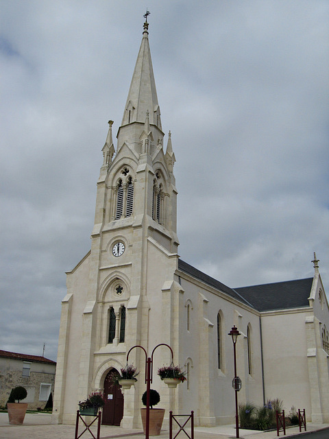 la magnifique église de TRIZAY