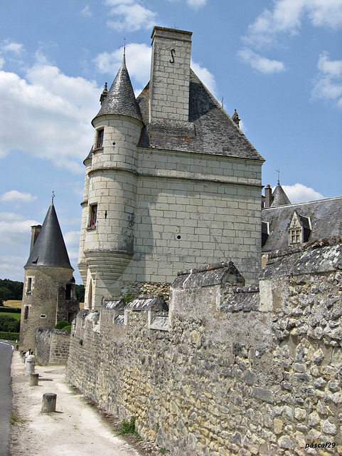 chateau de MONTPOUPON