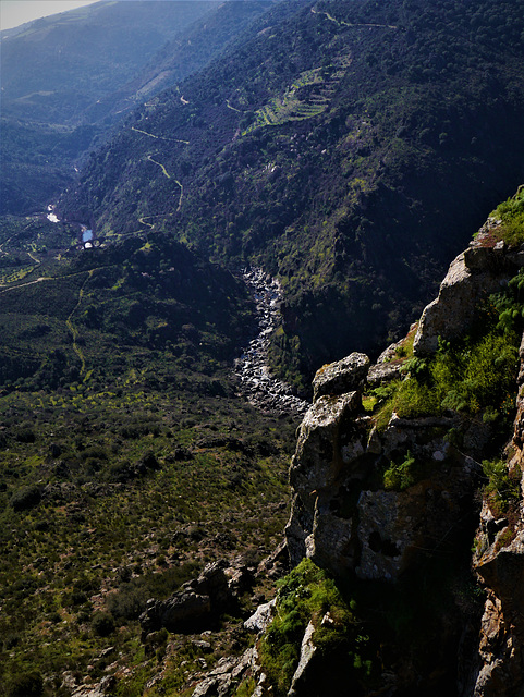 To the Roman bridge, Algoso.