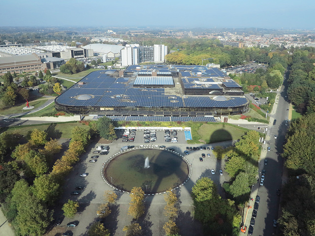 Blick nach N auf die Expo-Gebäude