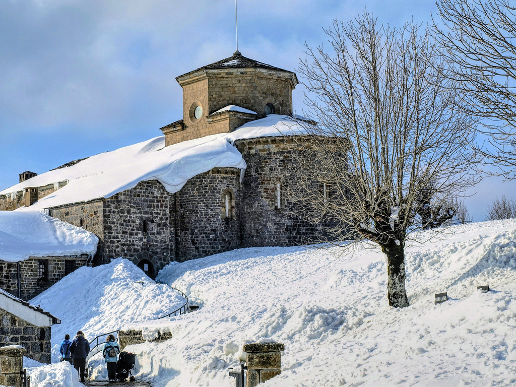 San Miguel de Aralar nevado  el pasado invierno.