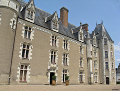 chateau de MONTPOUPON chateau de MONTPOUPON