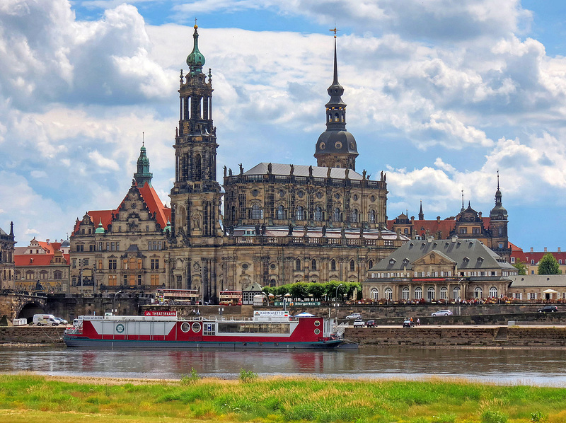 Blick zur Katholischen Hofkirche, Dresden