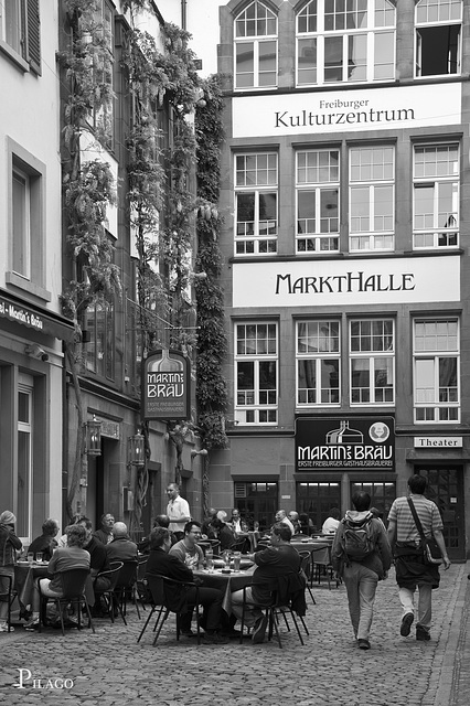 Freiburg's Street life · Martinsgässle