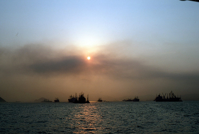 Sonnenuntergang im Hafen von Hongkong 1981