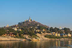 ein Tag auf dem Irrawaddy _ Blick auf die Shin Pin Nan Kain Pagode (© Buelipix)