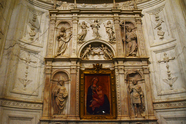 Italy, Duomo di Siena, The Piccolomini Altarpiece with the "Madonna and Child"