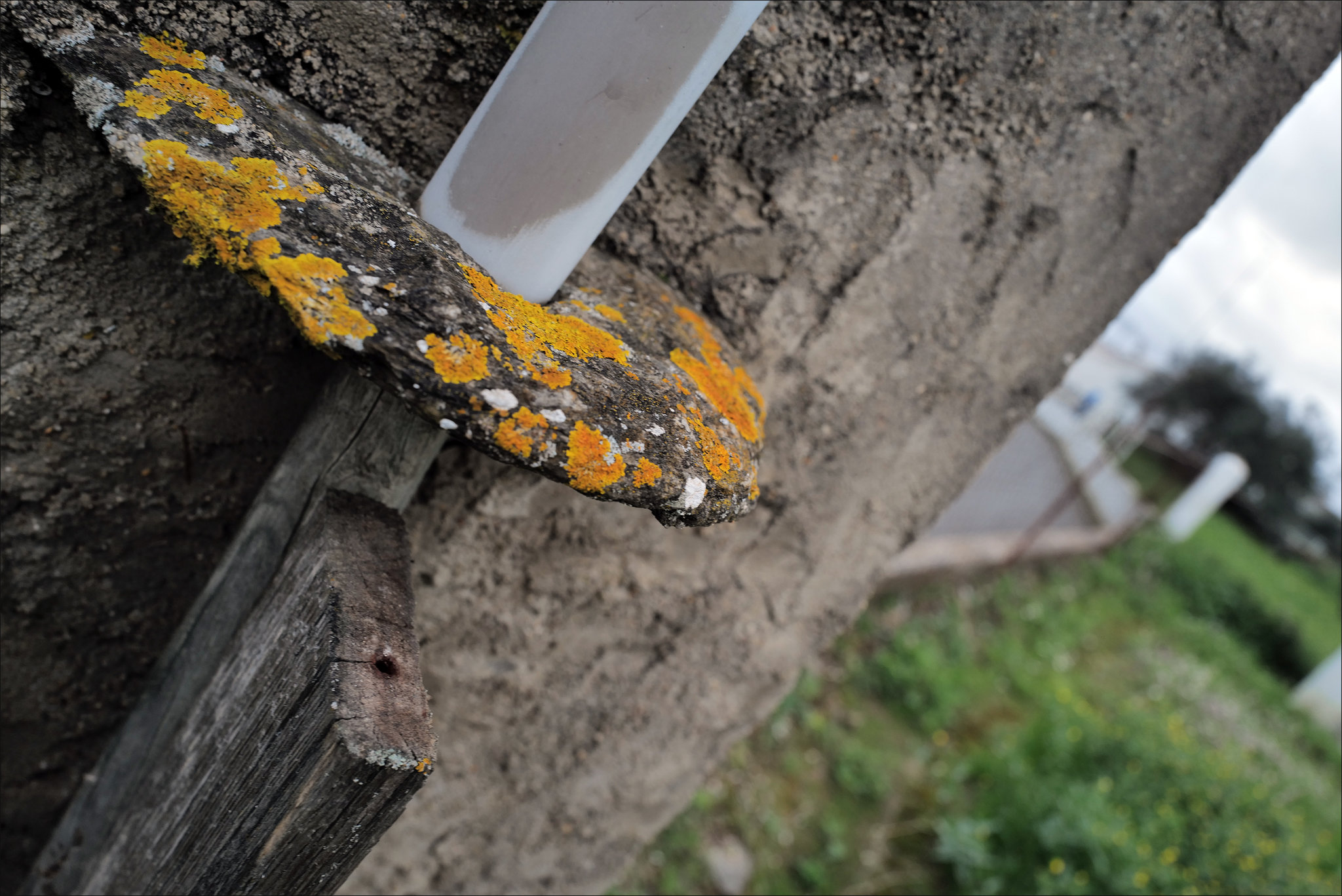 Penedos, Broken gate detail