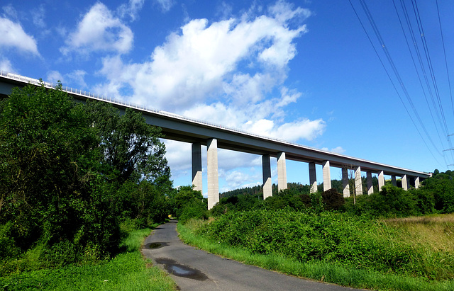 DE - Heppingen - Motorway bridge across the Ahr valley