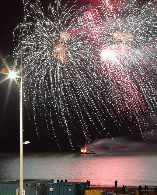 EOS 6D Peter Harriman 20 02 28 06768 WeymouthFireworks19 dpp