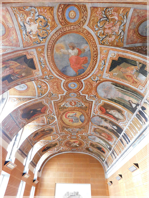 journées du patrimoine à Dinan (22):Au Collège Roger Vercel Fresque du réfectoire de l'ancien couvent des Bénédictines