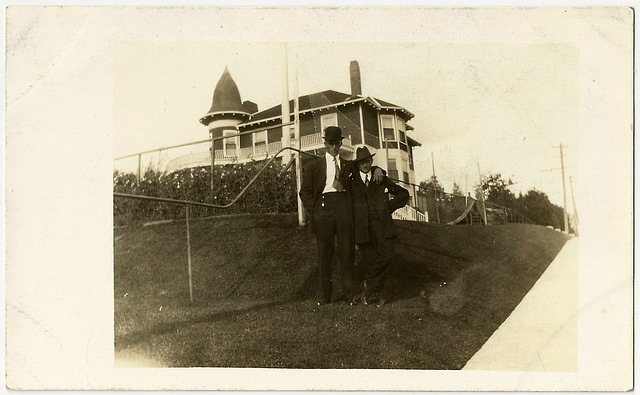 KN0347 KENORA - (TWO MEN IN FRONT OF HOUSE ON 7TH STREET S.)