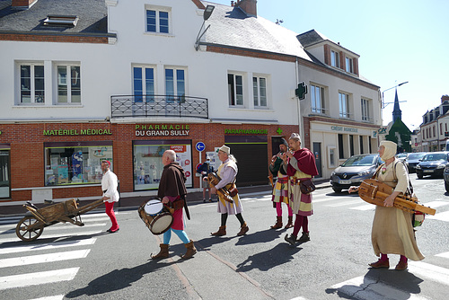 Vielles, fifrelets et tambourins ...