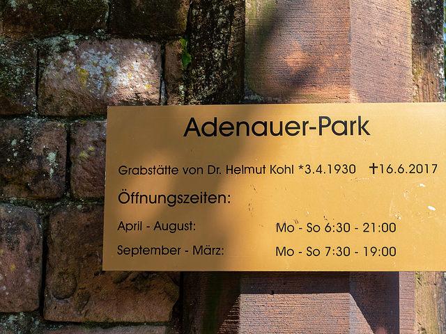 Schild Adenauer-Park