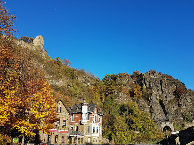 Altenahr - Burg Are und Eisenbahntunnel 20161030_150826