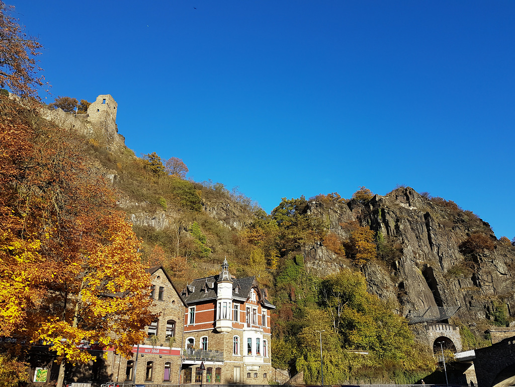 Altenahr - Burg Are und Eisenbahntunnel 20161030_150826