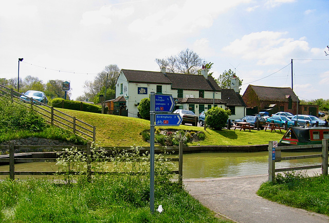 The Grand Union Canal and the Boat Inn near Birdingbury Bridge