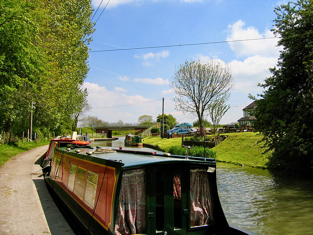 Birdingbury Bridge and the Boat Inn on the Grand Union Canal