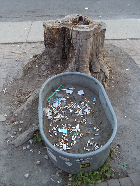 Cendrier géant / Jumbo ashtray