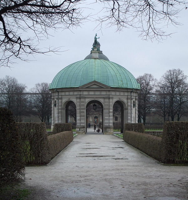 Munich: Temple of Diana, Hofgarten 2011-03-18