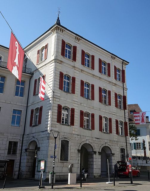 Schönes altes Gebäude in Delémont am Place Valetine Friedli