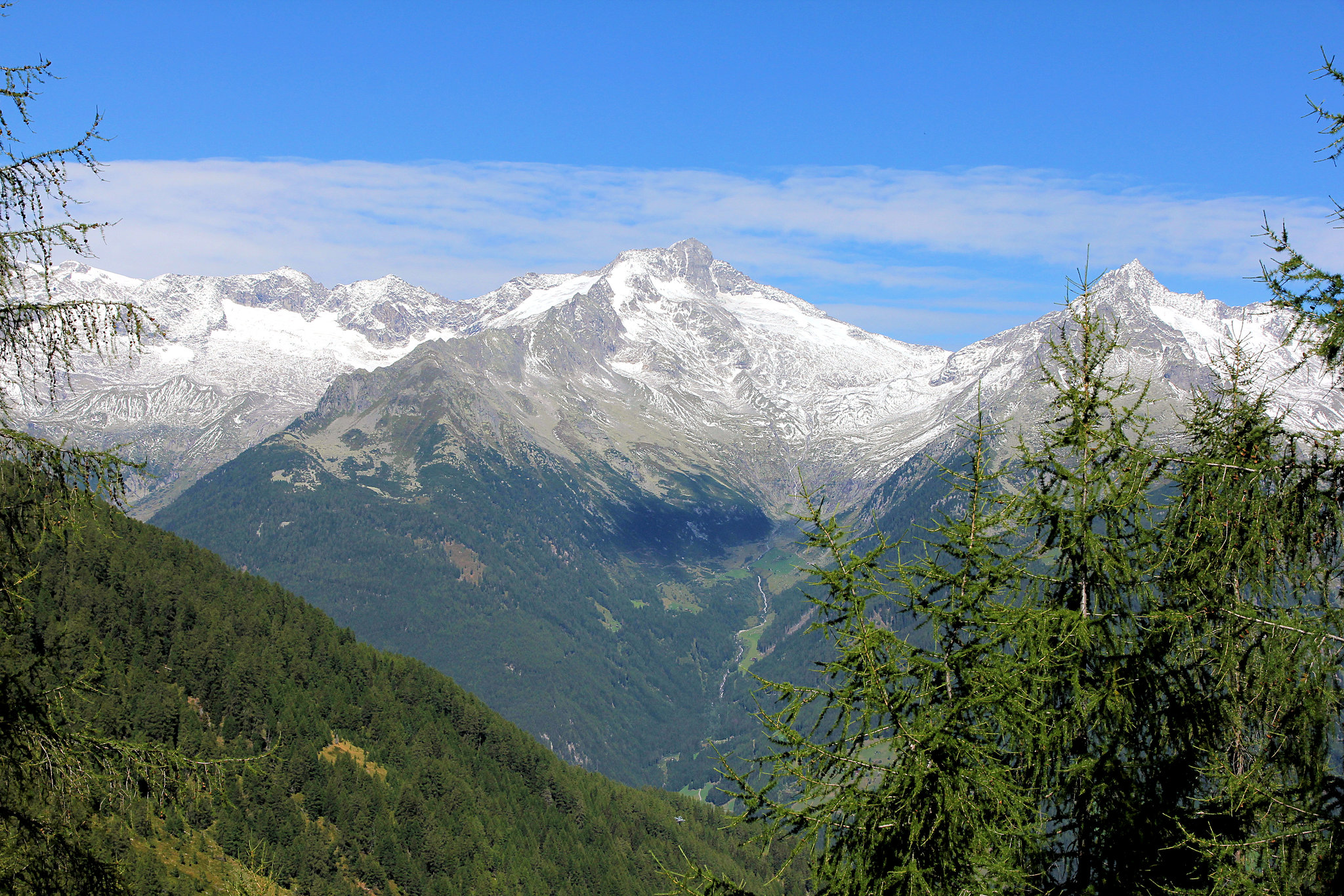 Blick vom Klausberg hinüber auf die andere Seite des Ahrntals