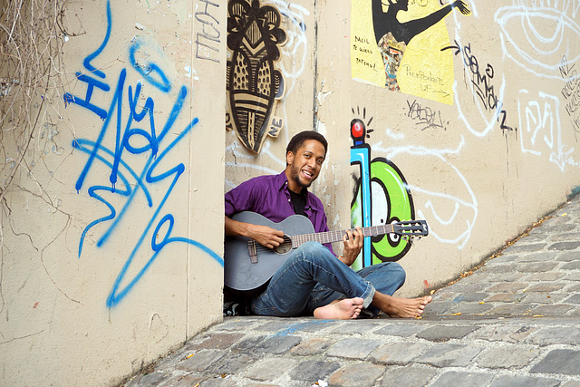 Musician, Montmartre staircase