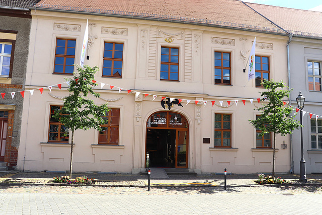 "Alte Posthalterei" mit dem Museum der Stadt. Durchgang zwischen Gartenschau und der Hallenschau in der Kirche.