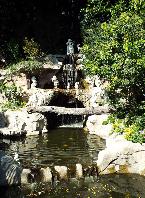 The Snow White Grotto in Disneyland, June 2016