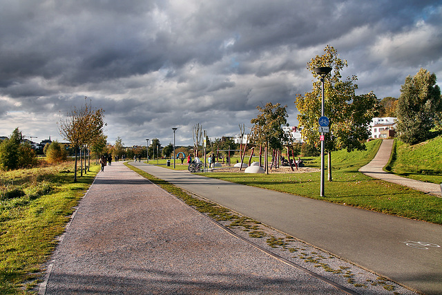 Weg an der Emscher nahe Phoenix-See (Dortmund-Hörde) / 21.10.2023