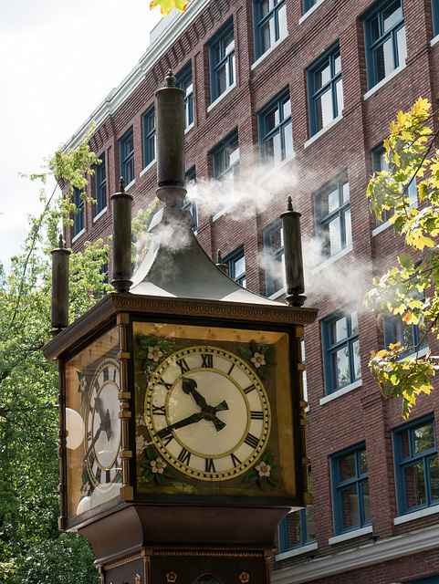 Alle viertel Stunden dampft es nach den Tönen von Big Ben.