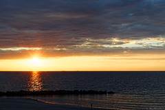 Sonnenuntergang am Strand von Ahrenshoop (© Buelipix)