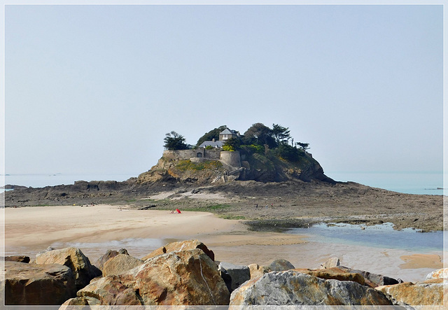 L'Anse et le Fort Duguesclin à Saint Coulomb (35)