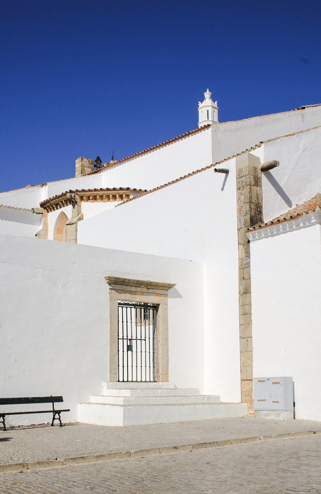 White on Blue 1: Faro