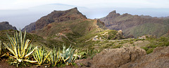 Im Teno-Gebirge. Blick auf die Zufahrtstrasse zum Bergdorf Masca. ©UdoSm