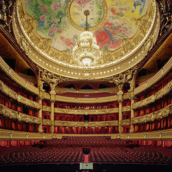 La spektaklejo de l' Operejo Garnier