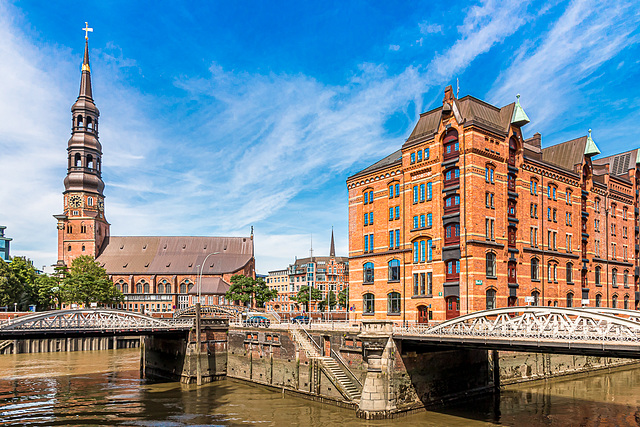 St. Katharinen and Bridges (000°)