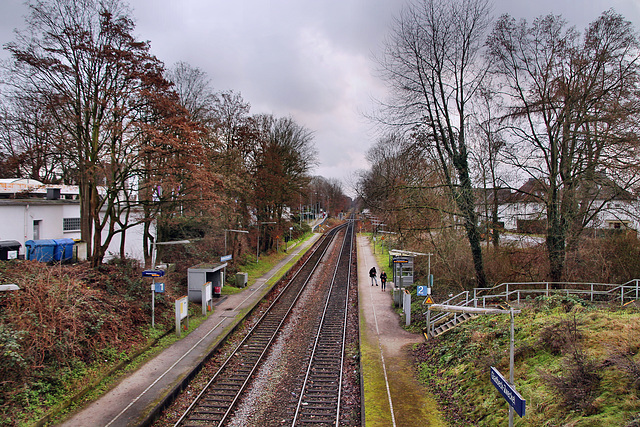 Bahnhof Gladbeck-Zweckel, von der Brücke Beethovenstraße aus / 24.12.2022