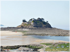 L'Anse et le Fort Duguesclin à Saint Coulomb (35)
