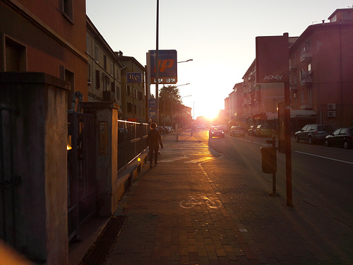 Il sole ha innondato di luce la strada!