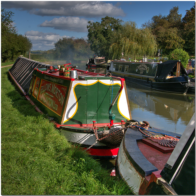 Canal boats at Weedon