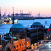 Landungsbrücken und Hafen.