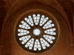 rosace de l' abbatiale de st jean aux bois  , en foret de compiegne ....