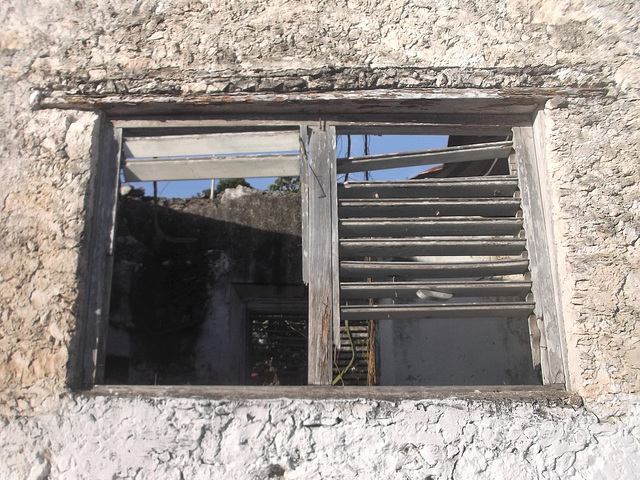 Spooky window / Ventana espeluznante