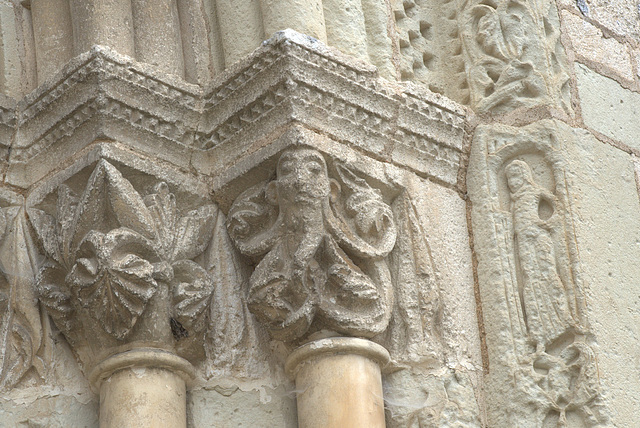 Chapiteaux de l'abbaye de Fontgombault